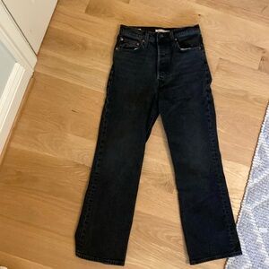 Levi’s ribcage crop boot in black, size 28